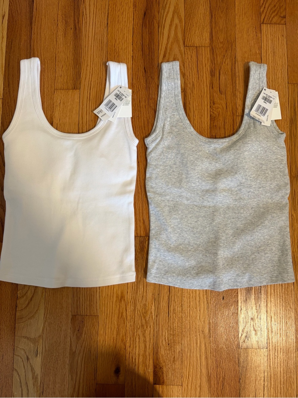 ABERCROMBIE & FITCH Set of 2 Bra Free Ribbed Tank Tops in Gray and White Size Sm